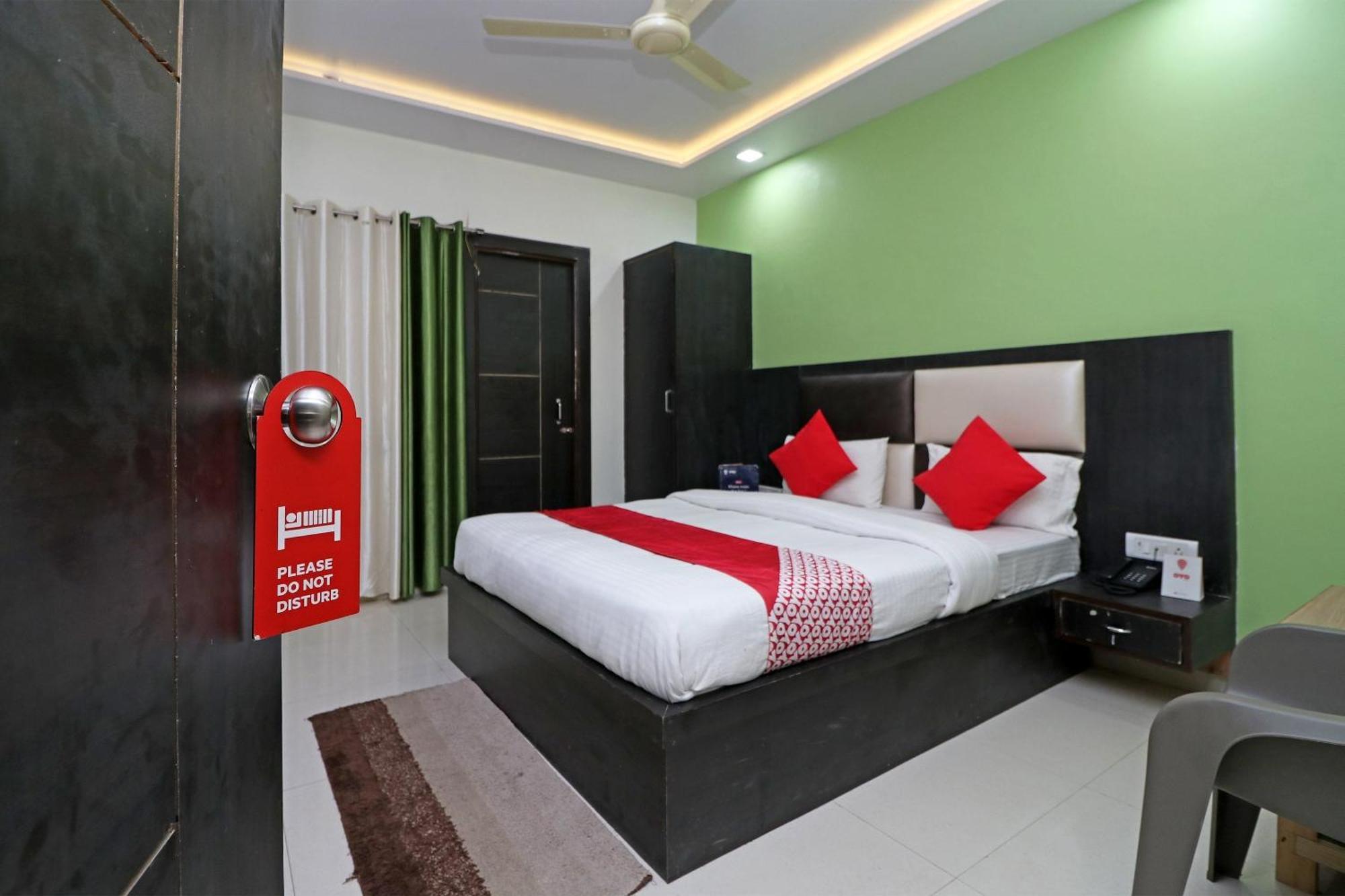 Oyo Hotel The Orient Tree آغْرا المظهر الخارجي الصورة